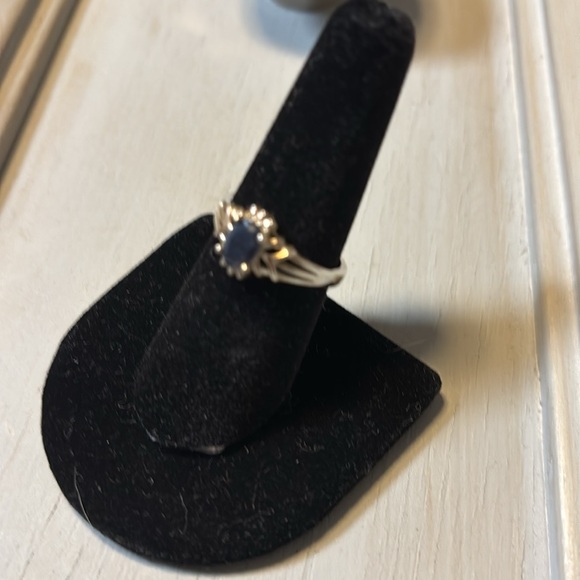 Genuine Sapphire Gemstone Ring - Picture 5 of 6